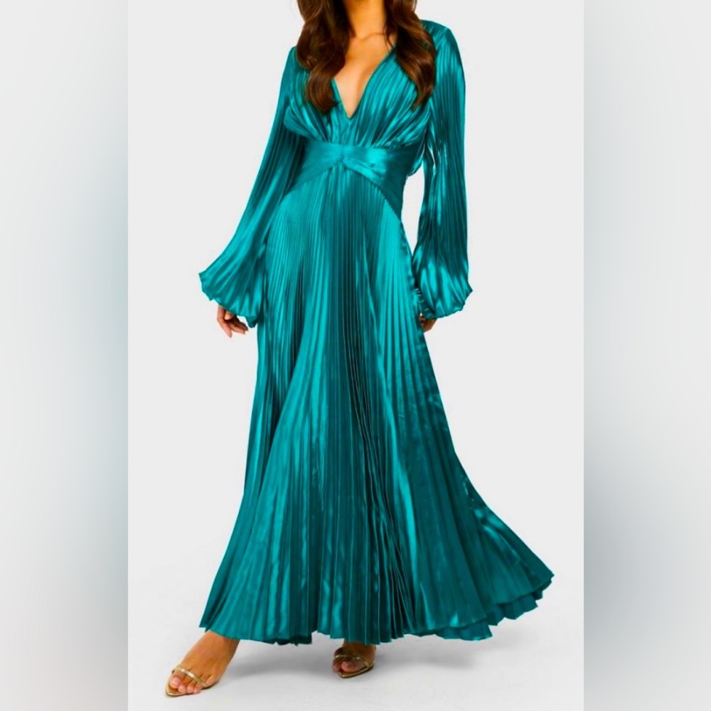Boohoo Midaxi Pleated Green Dress